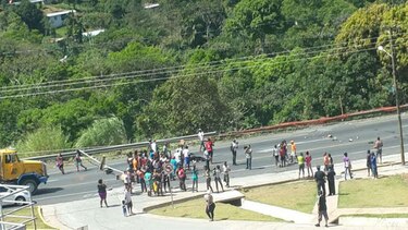 Colonenses protestan por la falta de agua