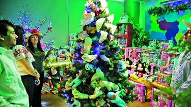 Niños de Fanlyc gozan la Navidad