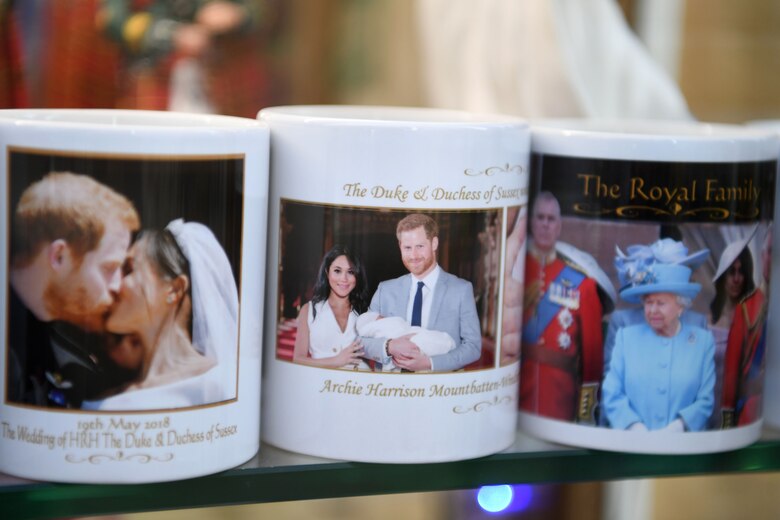 El Reino Unido, sacudido por la controvertida retirada de Enrique y Meghan