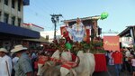 Vistoso desfile folclórico y de carretas en la ciudad de Santiago