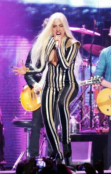 Lady Gaga cancela la gira por operación en la cadera