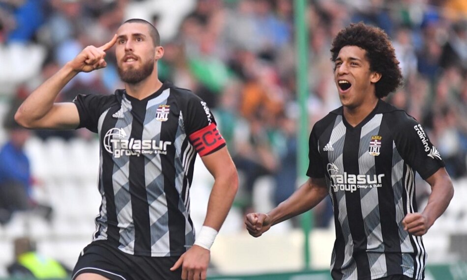 El Cartagena de Carrasquilla derrotó al Córdoba de Escobar en duelo de panameños en España