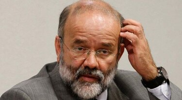 Prohíben donaciones privadas en medio de escándalo de corrupción
