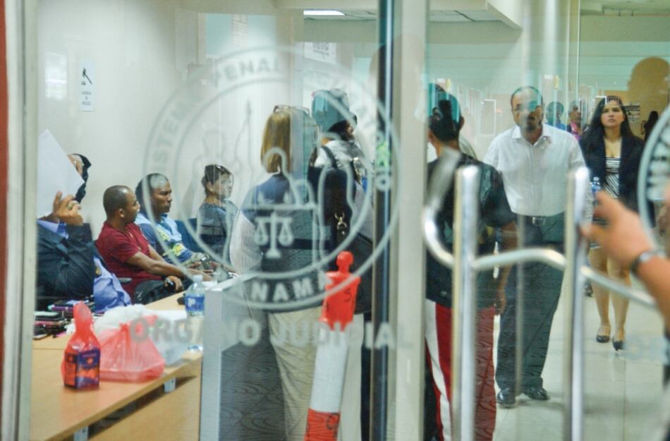 Fiscalía presenta sus pruebas en el juicio por masacre en Colón