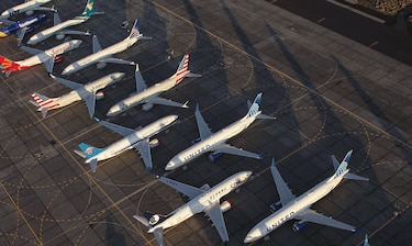 Mensajes internos de Boeing complican regreso del MAX 