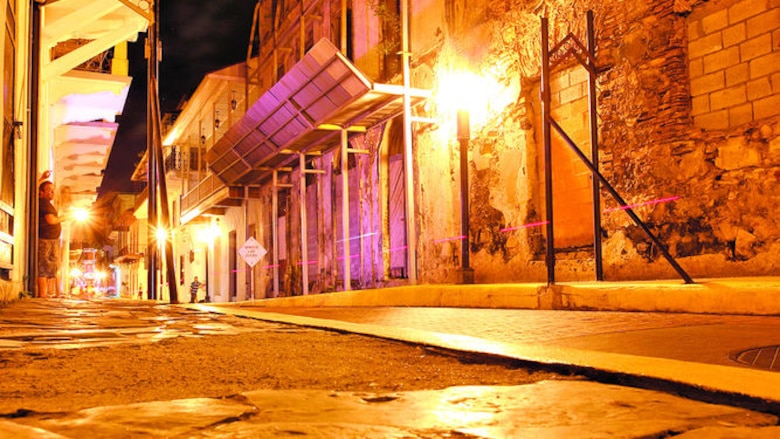 Vecinos rechazan portones en el Casco Antiguo