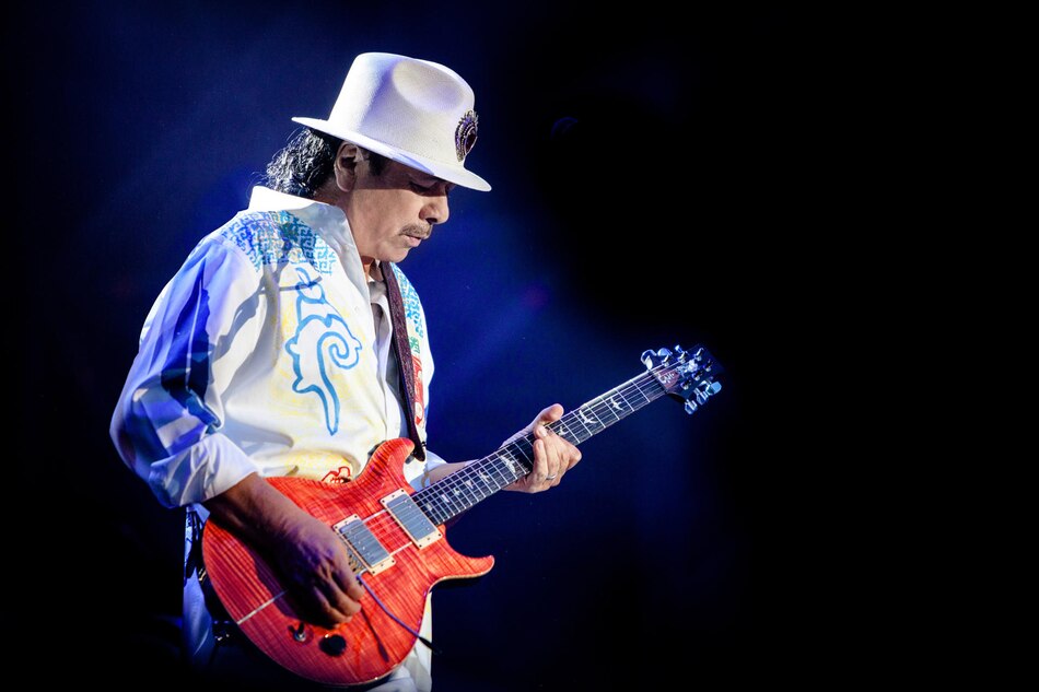 Santana toca en estreno de un documental sobre su carrera