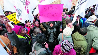Miles se manifiestan contra el fascismo