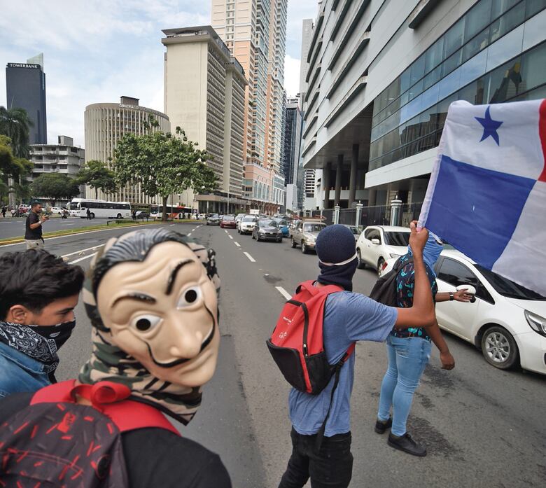 Resistencia y un tamborito para cantar el hartazgo