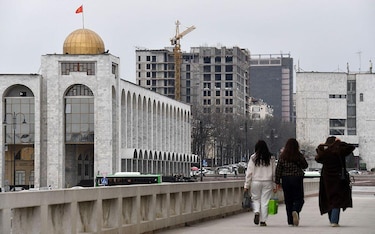 Bishkek, la moderna capital de Kirguistán que está demoliendo su imponente arquitectura soviética