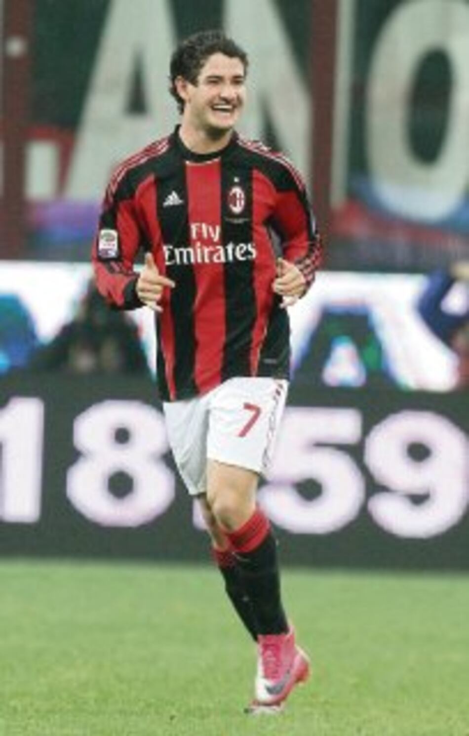 Pato regresó a Italia y espera aportar