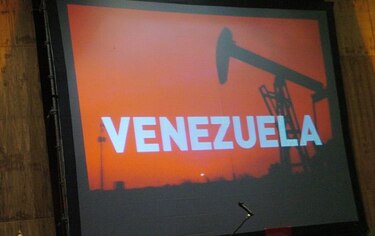 Venezuela busca aliados fuera de la OPEP para estabilizar mercado petrolero