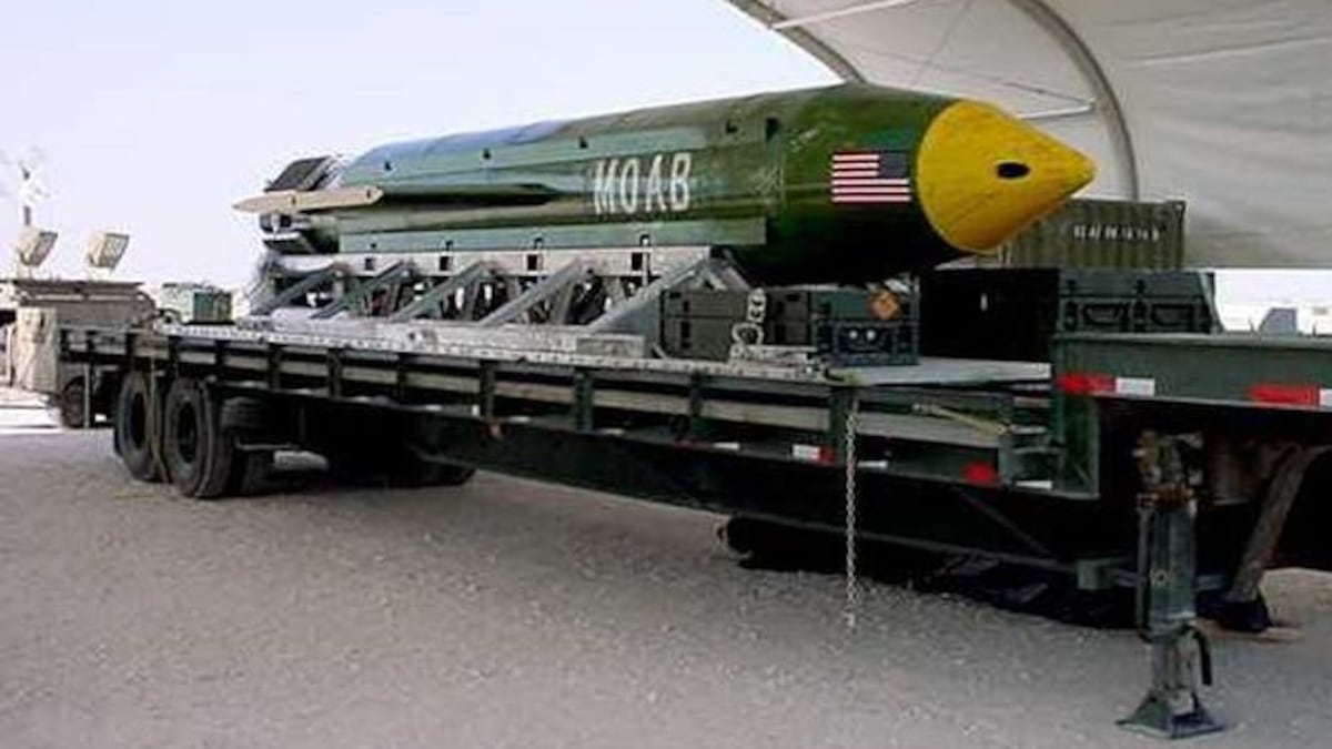 Estados Unidos lanza bomba no nuclear en Afganistán