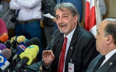 Cruz Roja distribuirá ayuda humanitaria en medio de pugna entre Maduro y Guaidó
