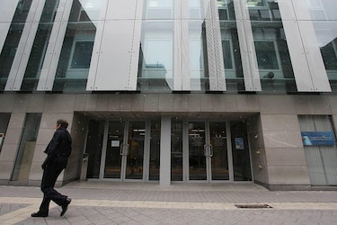 Los diamantes de Amberes: cómo fueron descubiertos los protagonistas del ‘robo del siglo’ gracias a un palo de escoba, una comadreja y un sándwich de salami