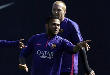 Representante de Alves da por rotas negociaciones con el Barcelona