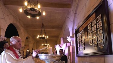 Papa Francisco consuela a los coptos de Egipto y denuncia la violencia 'en nombre de Dios'