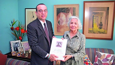 Flores se reúne con Rosario Arias de Galindo