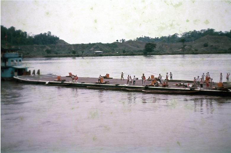 A punto de naufragar en el río Magdalena