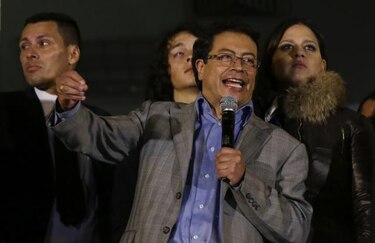 Petro asegura que Santos no hace un 'esfuerzo suficiente' para lograr la paz