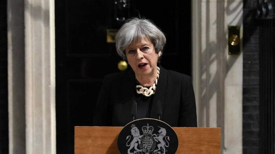 Theresa May atribuye atentado de Londres al islamismo y mantiene elecciones