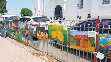 El arte invita al público al parque