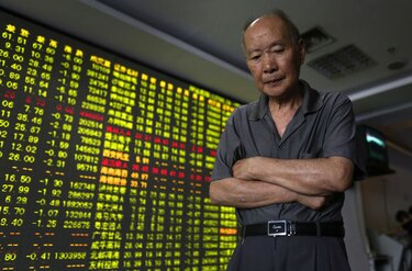 Dos jóvenes roban $600 millones en un banco en China, los invierten en la bolsa y pierden