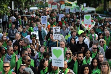 Recuerdan a víctimas de la Torre Grenfell en primer aniversario del incendio