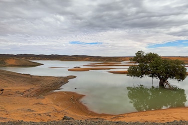 Las inundaciones en el desierto de Marruecos resucitan un lago seco desde hace 50 años