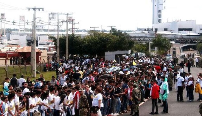 Papa Francisco inicia visita a Paraguay