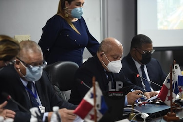 Comisión acoge cambios y avala en primer debate presupuesto de 2021  