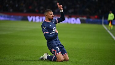 Con un estelar Mbappé, PSG golea 5-1 al Lorient