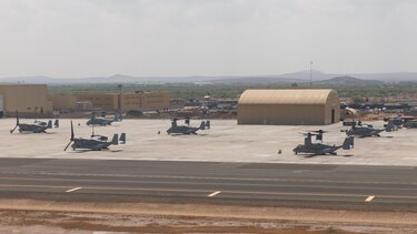 La Corte Suprema de Estados Unidos autoriza al gobierno de Trump reanudar deportaciones rápidas de migrantes a terceros países