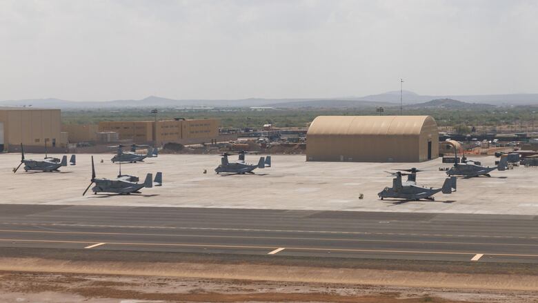 La Corte Suprema de Estados Unidos autoriza al gobierno de Trump reanudar deportaciones rápidas de migrantes a terceros países