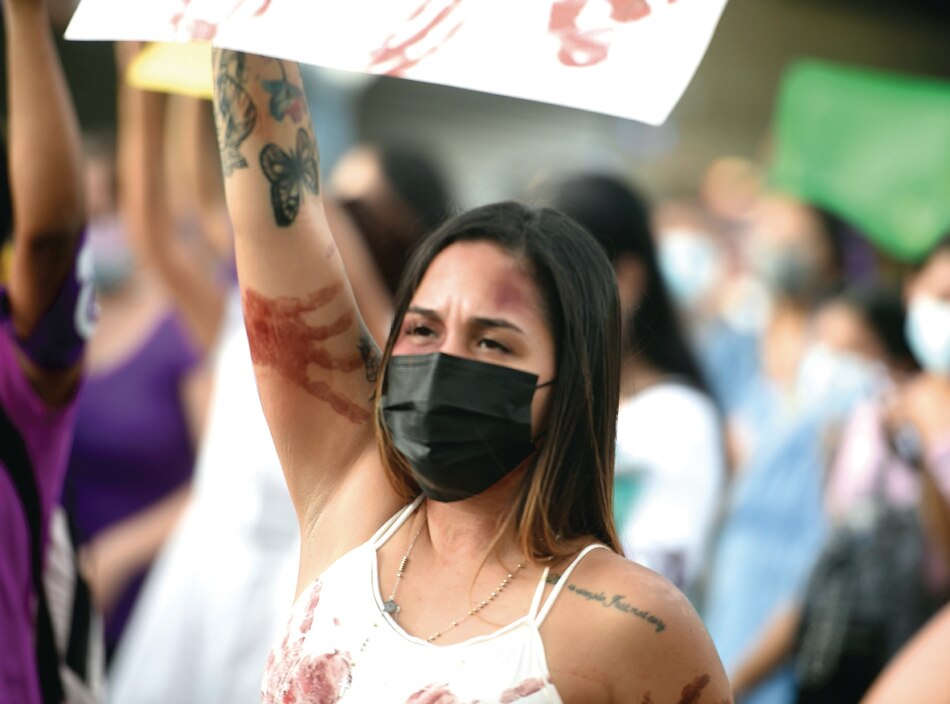 Menos de mil mujeres se postulan en primarias