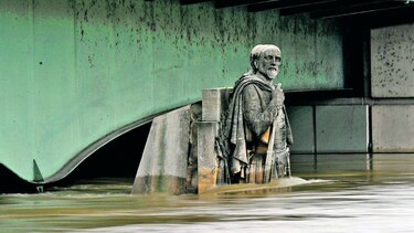 Reabren museos Louvre y Orsay tras inundaciones