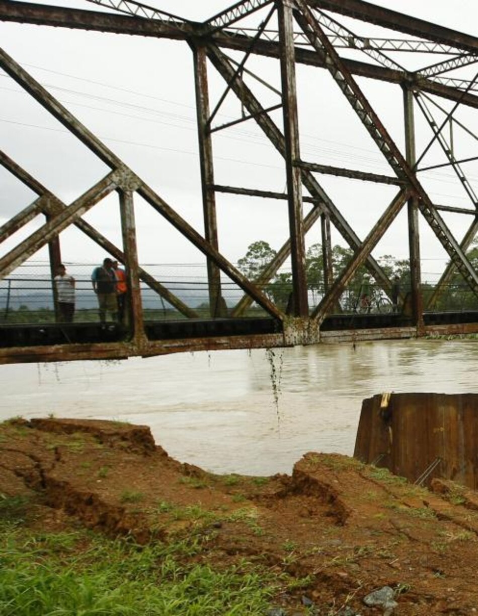Alvarado: Aún no baja el nivel del caudal del Sixaola