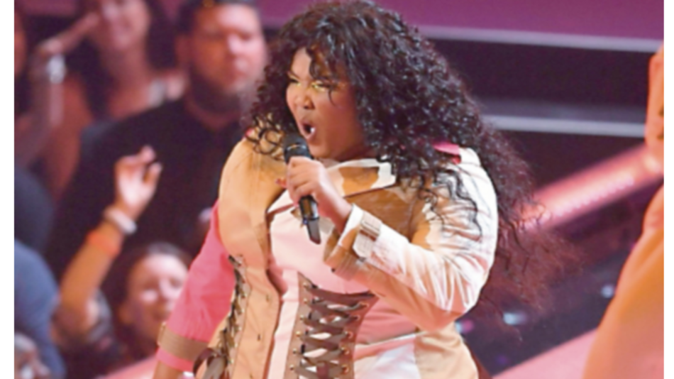 Lizzo lidera carrera por premios Grammy