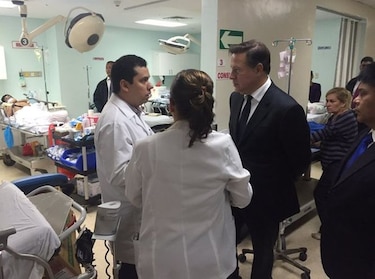 Presidente y galenos se reúnen para abordar crisis en el Hospital Santo Tomás
