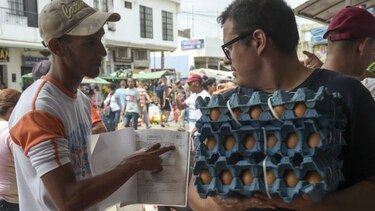 El comercio del dolor: las 'farmacias' callejeras en la frontera entre Colombia y Venezuela
