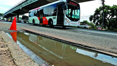 Una ruta estropeada y peligrosa