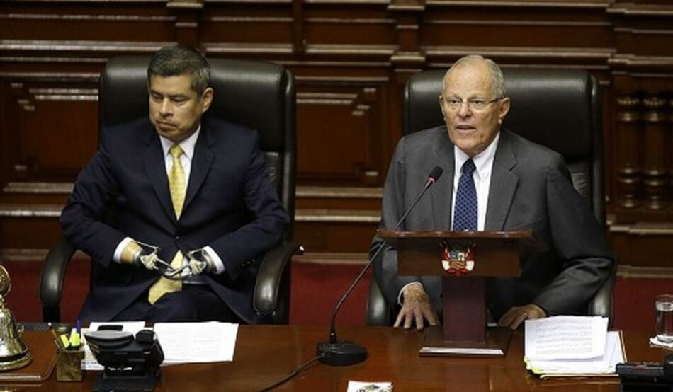 Presidente Kuczynski se salva de ser destituido por el Congreso peruano