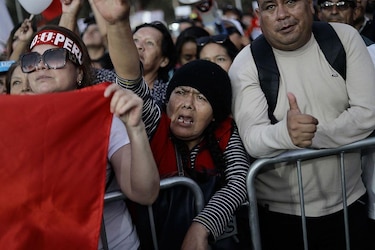 Por qué más de una semana después de las elecciones en Perú aún no se sabe quiénes pasan a la segunda vuelta