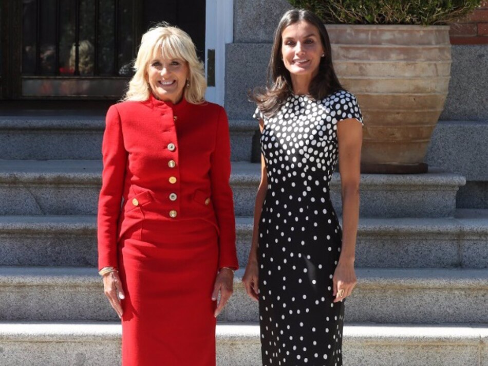 La reina Letizia enamora con un diseño muy ‘flamenco’ en su encuentro con la primera dama de Estados Unidos
