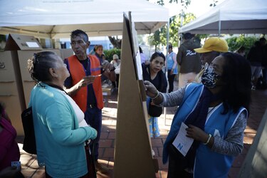 El escrutinio de las elecciones salvadoreñas supera el 78% y da 28 alcaldías al partido de Bukele