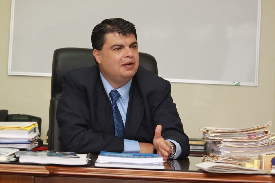 El ministro de Costa Rica pide careo con periodista por nota sobre el narcotráfico y Gobierno