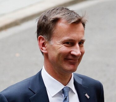 Dos exministros de Salud se suman a la carrera para sustituir a Johnson