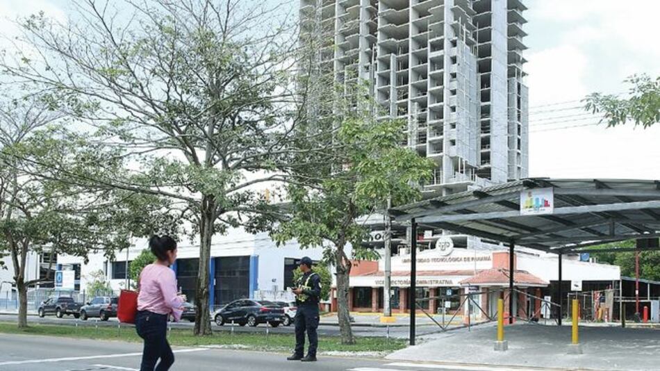 Llaman a licitación de segundo puente peatonal para la UTP