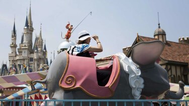 Regresa pasante de Disney tras ser despedida por tuit