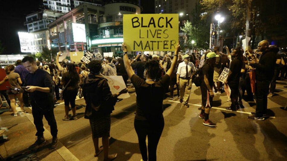 Estados Unidos: Imponen toque de queda en Charlotte por tercera noche de manifestaciones
